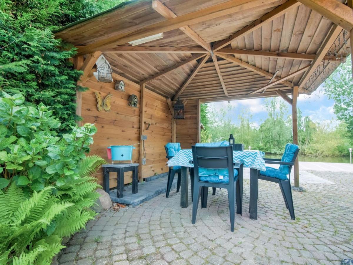 Fantastic Villa In Ooltgensplaat With Jetty Εξωτερικό φωτογραφία
