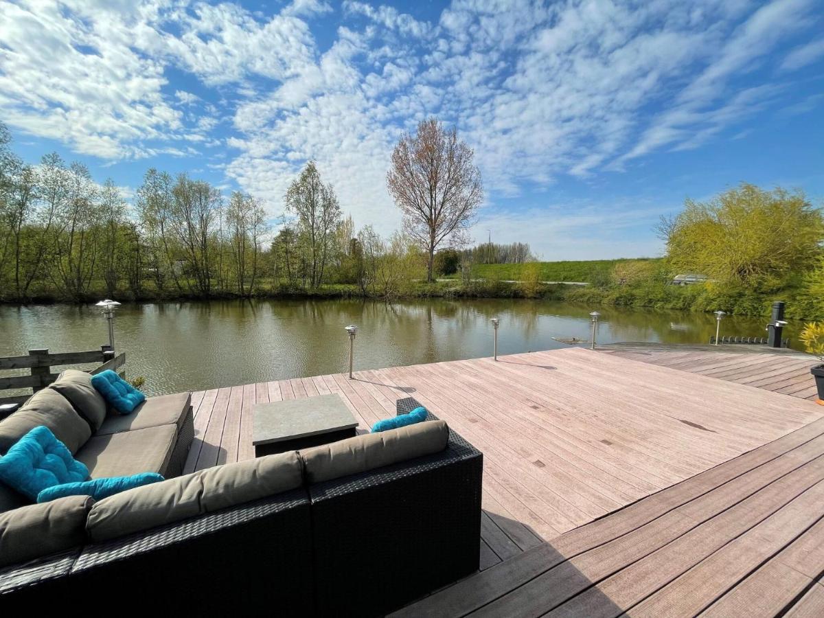 Fantastic Villa In Ooltgensplaat With Jetty Εξωτερικό φωτογραφία